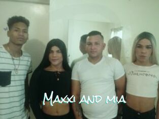 Maxxi_and_mia